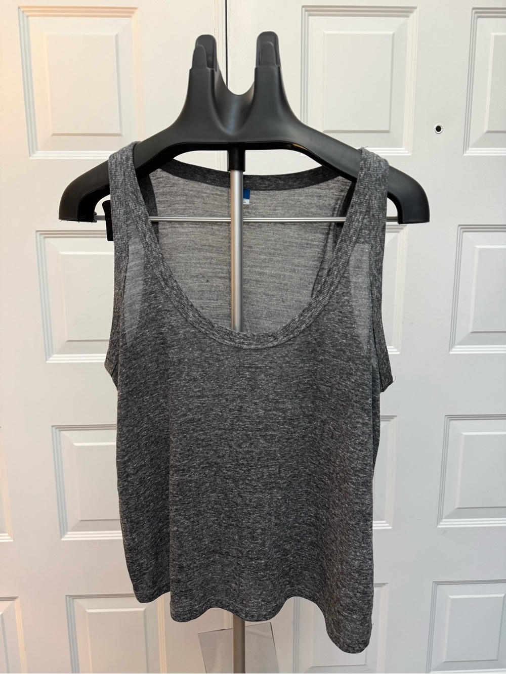 Old Navy Heathered Gray Scoop Neck Tank Top